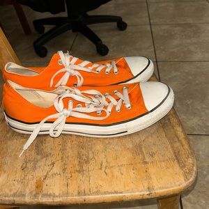 Converse low top men’s orange